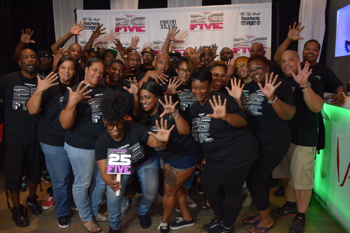 _25In5_'s tweet photo. Meet my family! #25In5 #ThisChicago @icecube https://t.co/nH145n7ZdV