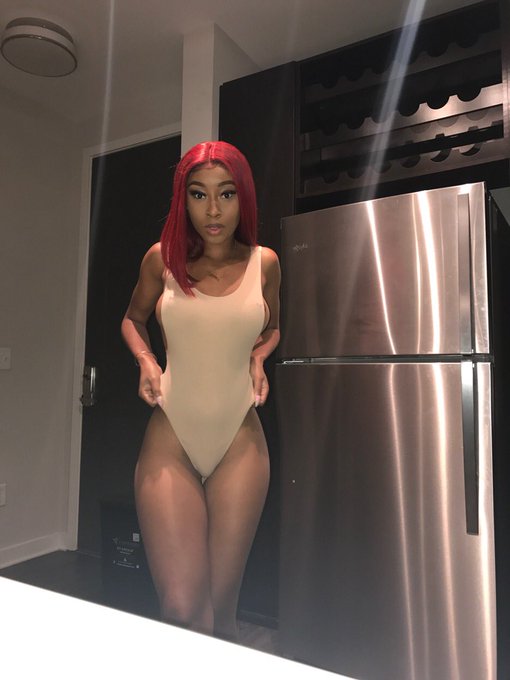 Watch lovechade🇻🇮's leaked NSFW photo on TwXstars
