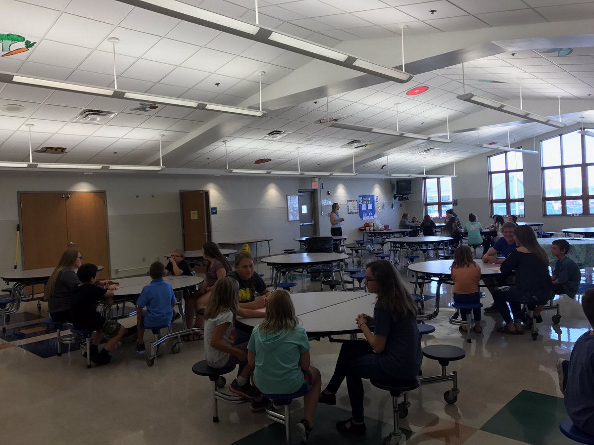 NavinElementary's tweet image. MEVSD HS Mentors getting to know our 4th graders! @DianeMankins #PTBM #settinganexample #mentoring #navinrocks