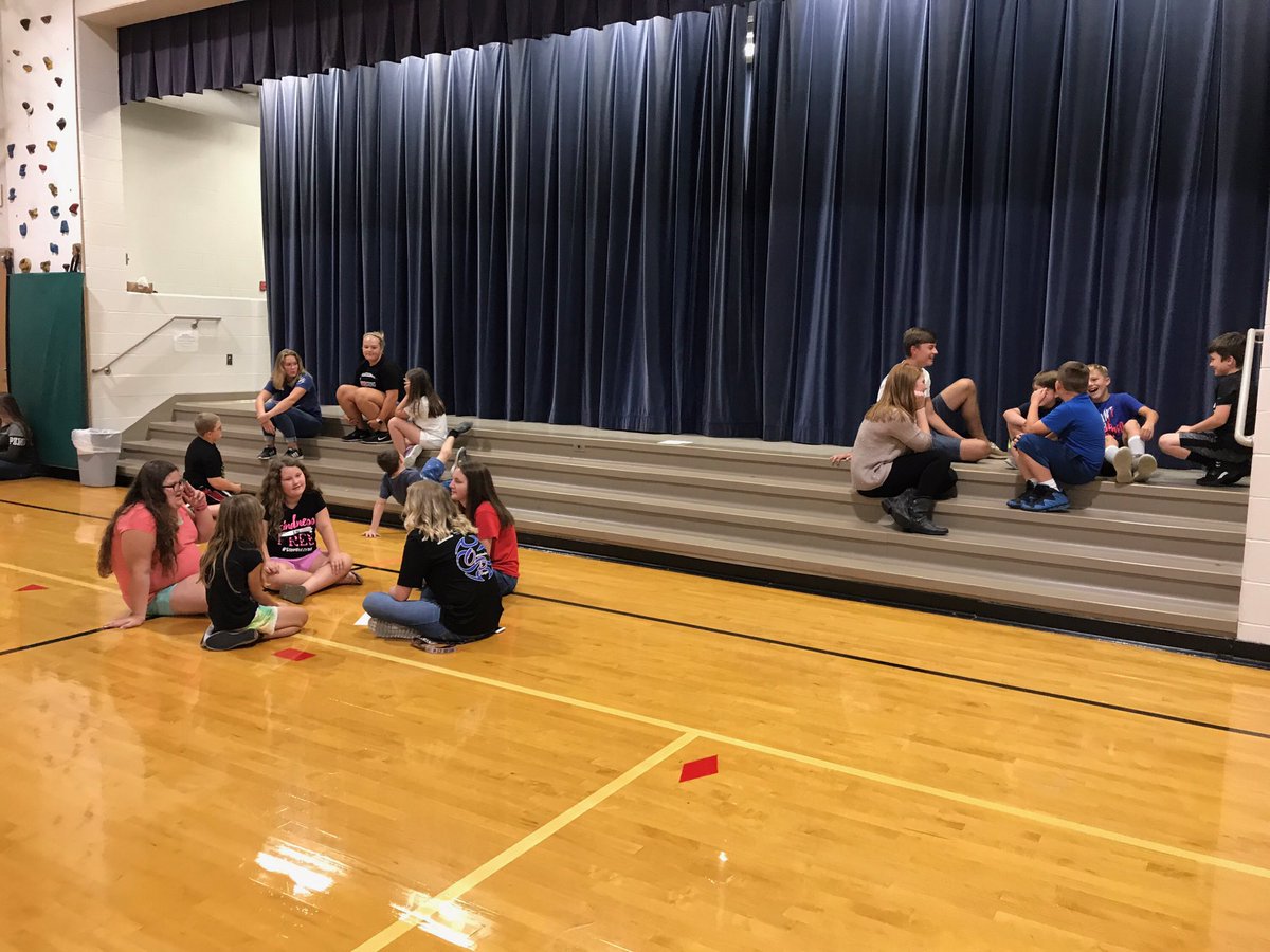 NavinElementary's tweet image. MEVSD HS Mentors getting to know our 4th graders! @DianeMankins #PTBM #settinganexample #mentoring #navinrocks