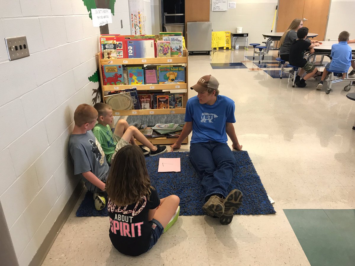 NavinElementary's tweet image. MEVSD HS Mentors getting to know our 4th graders! @DianeMankins #PTBM #settinganexample #mentoring #navinrocks