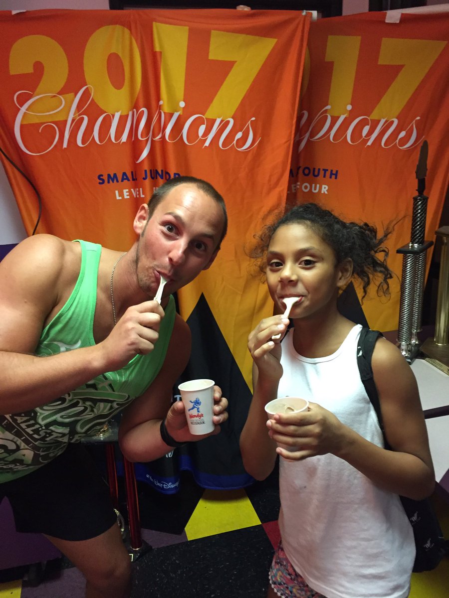 steponeallstars's tweet photo. Thanks to our amazing parents for giving all the athletes and staff Frostys after a long, hot night in the gym! #youmeus πβ€οΈπ https://t.co/ZIIC4cfcvn