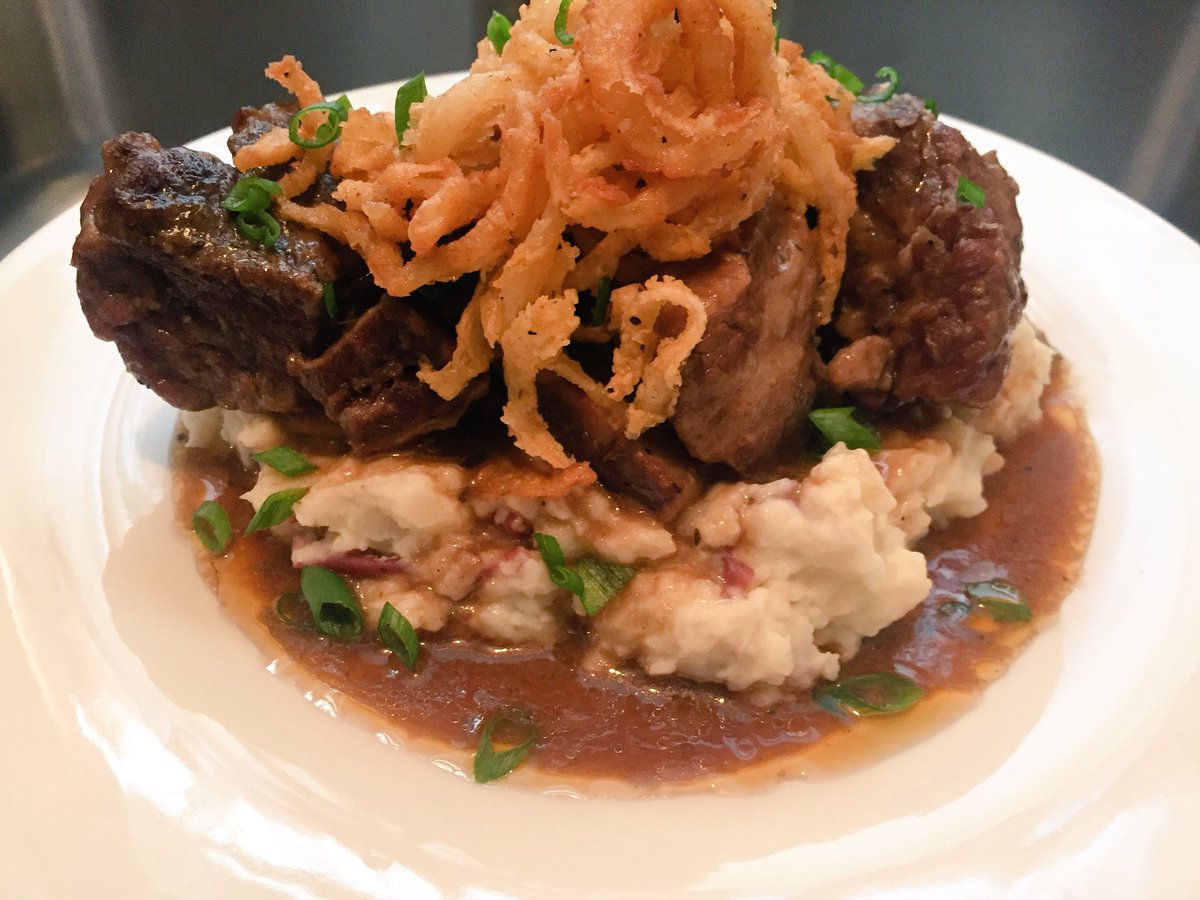 Youngchef_cater's tweet photo. Hello fall Beef Short Ribs #chefc #youngchefcatering #foodnetwork @CookingChannel @FoodNetwork #philly #newjersey #catering #privatechef https://t.co/7vsGxWyODH