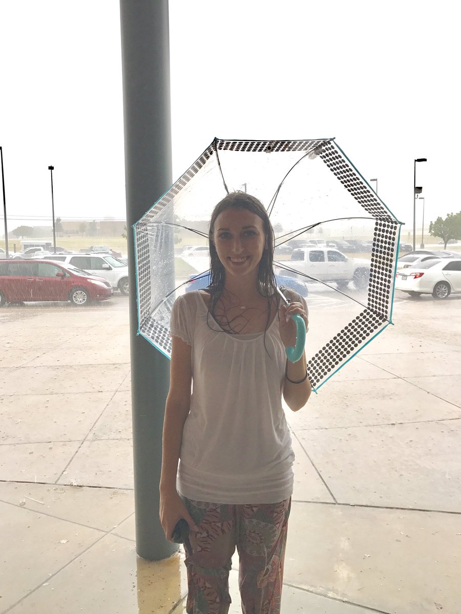 LWCurriculum's tweet photo. Parent-pick-up in the rain! #downpour @ElementaryMJ https://t.co/S4WHxpX8r0