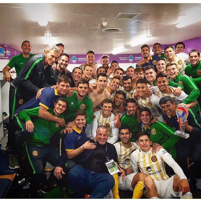TeoG29's tweet photo. Jugaron contra 12 y aún así ganaron!!
¡Felicitaciones muchachos! Excelentes seres humanos.
ROSARIO ES CENTRAL.
Salud 🍻 https://t.co/Onh8fOJ9oN