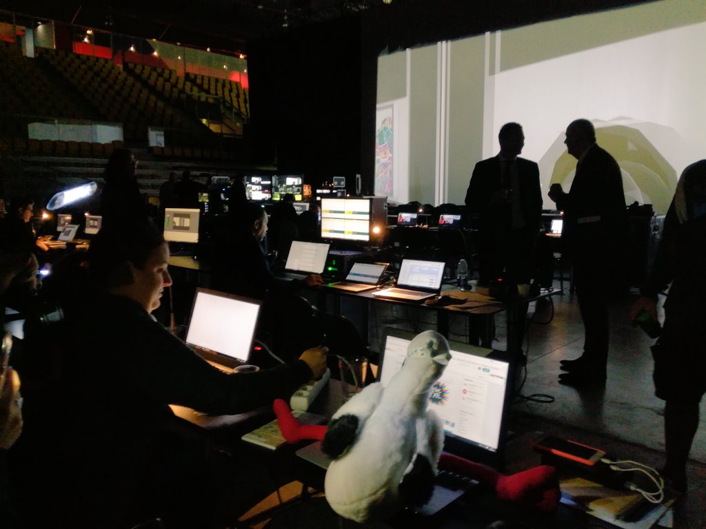 #Backstage avec les équipes de la com' <a href="/CigogneHlm/">Gigi Coop' Hlm</a> #CongresHLM #hlm <a href="/LesCoopHlm/">Les Coop Hlm</a>