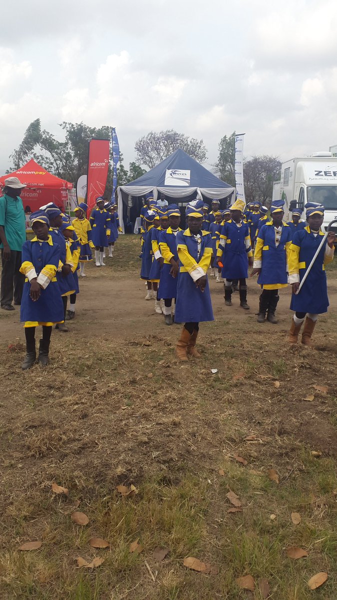 LeanderKandier1's tweet photo. #DiamondFM#MAS Mutanda Primary school getting ready to show their skills.Majorettes competition day. https://t.co/MVYrC9TjqL