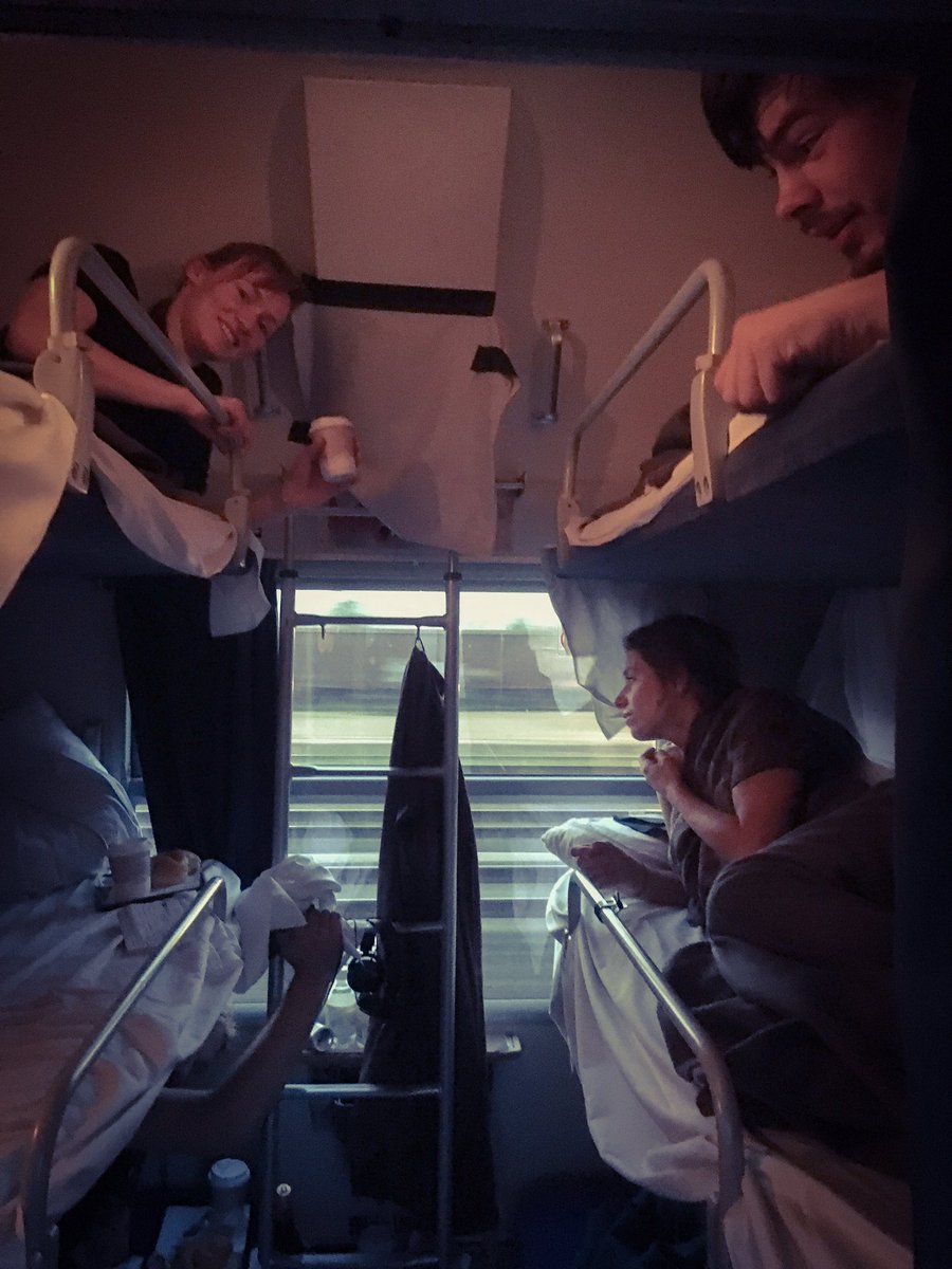 Morrgen, gerade in Wien am Hauptbahnhof eingetrudelt &amp; jetzt beim Kaffee in der Sonne... heute Abend sind wir am Waves Vienna anzutreffen!