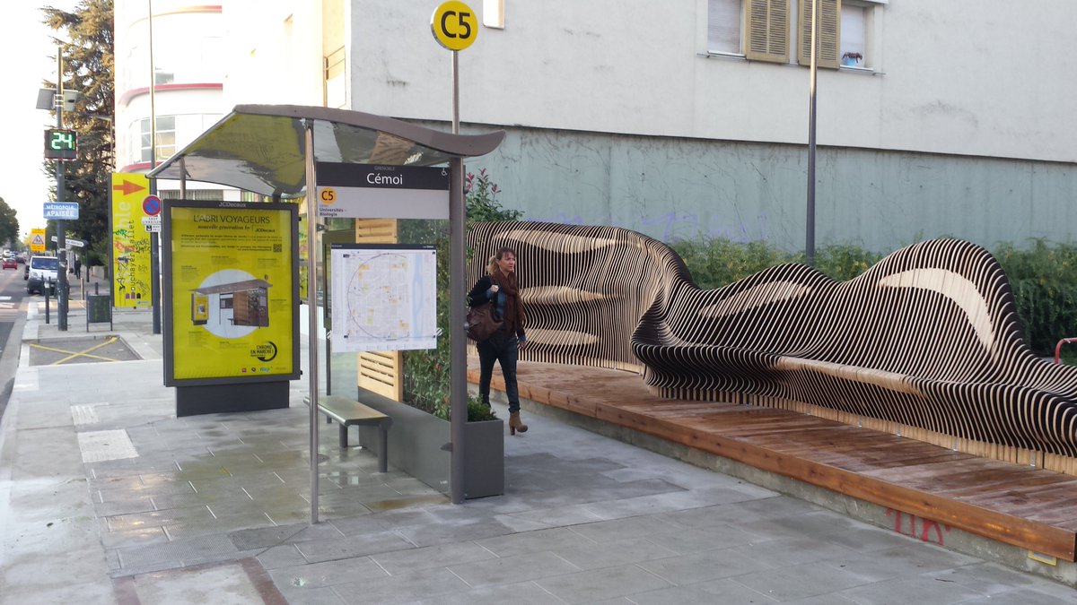 Dévoilé aujourd’hui à Grenoble, un abri voyageurs nouvelle génération conçu par JCDecaux pour l’expérimentation #ChronoenMarche