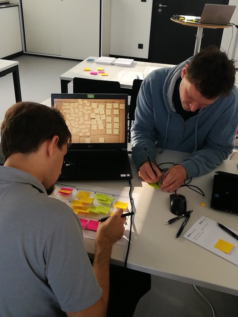 issi's tweet photo. Working on a new version of our business model 🤓 #exploratory #startup @scienceparkgraz https://t.co/72rMv8HM25