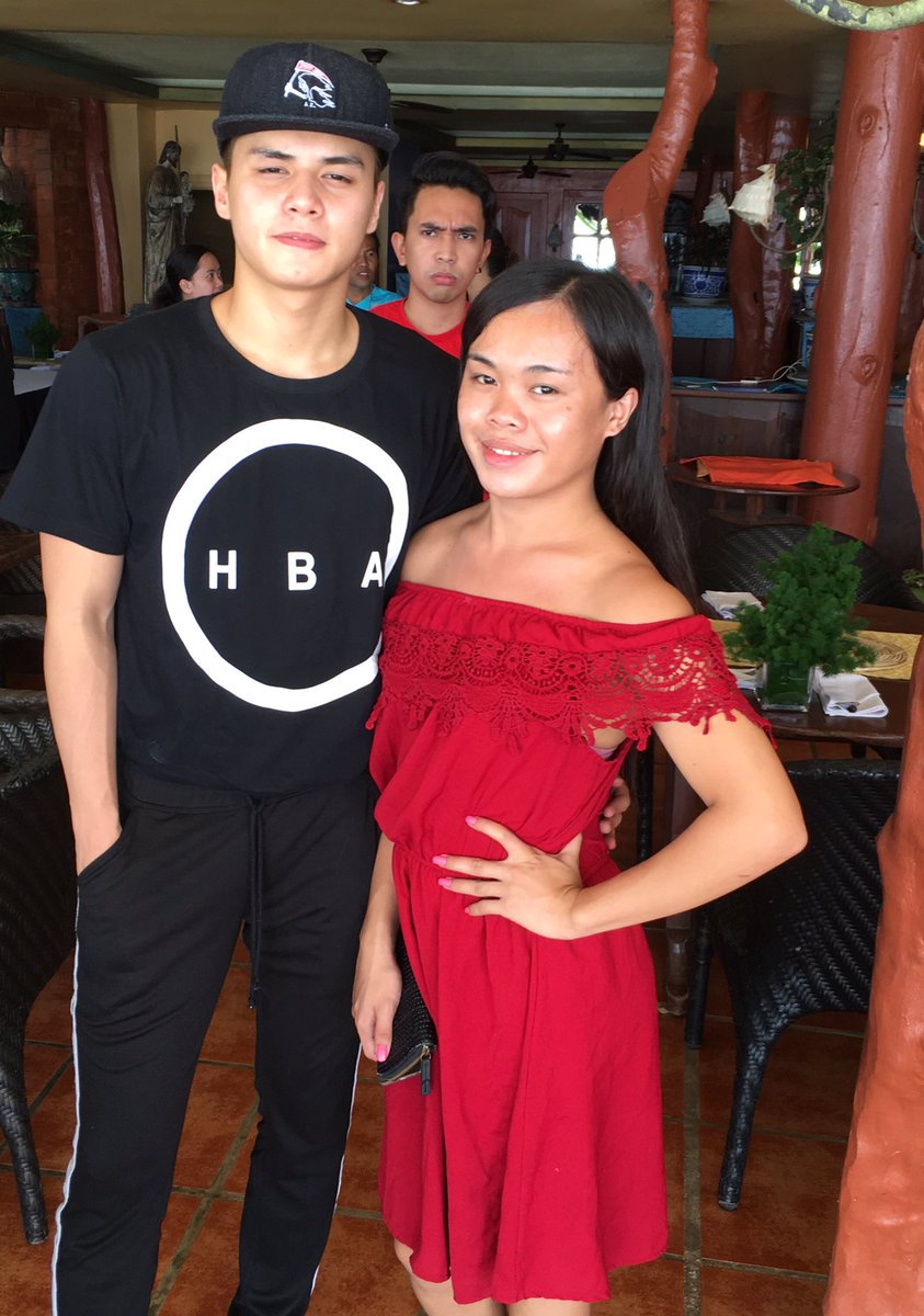 r2naticsCebu's tweet photo. R2 with Snake Princess 😊 #Bohol #HugotNight -K

(c) https://t.co/WUBhp4E0Iv