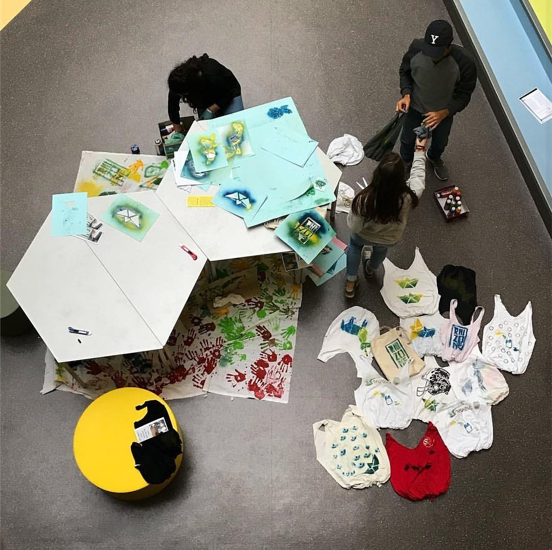 UWCDilijan's tweet image. Students learning how to make #totebag from a t-shirt during #sustainability #focusweek. By @mikminasyanc 
#environment #greenisthenewblack