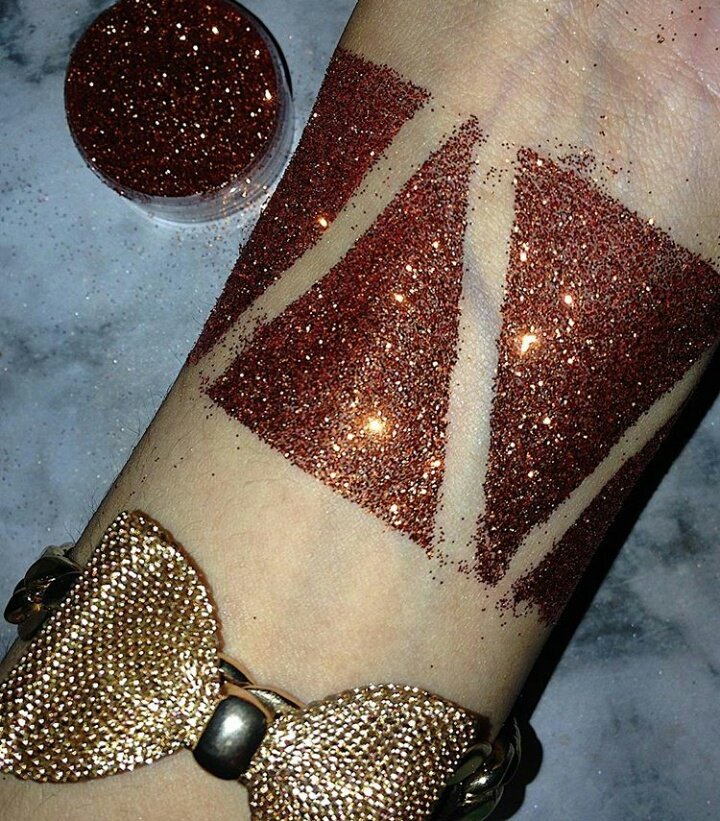 DiamondDustCo's tweet photo. ☄ Glitter Drop ☄
Introducing our second loose glitter, "Tiramisu" 💕 - and it's up for grabs in our Instagram giveaway, be sure to enter😍 https://t.co/DHJi5TiwqH