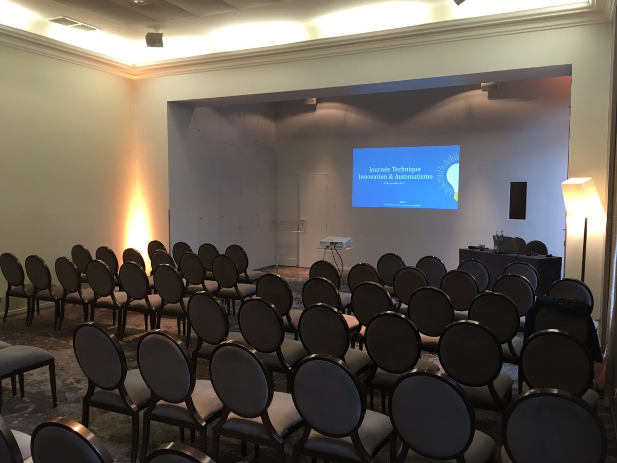 Tout est en place pour la #JTIA ... les échanges ont déjà commencé autour du café !