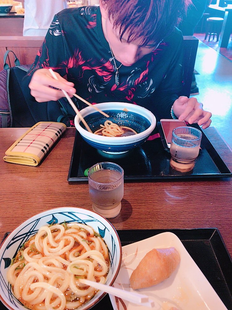 _kazu236's tweet photo. わけわからん奴と飯食いにきた https://t.co/a7yTh0Cnrm