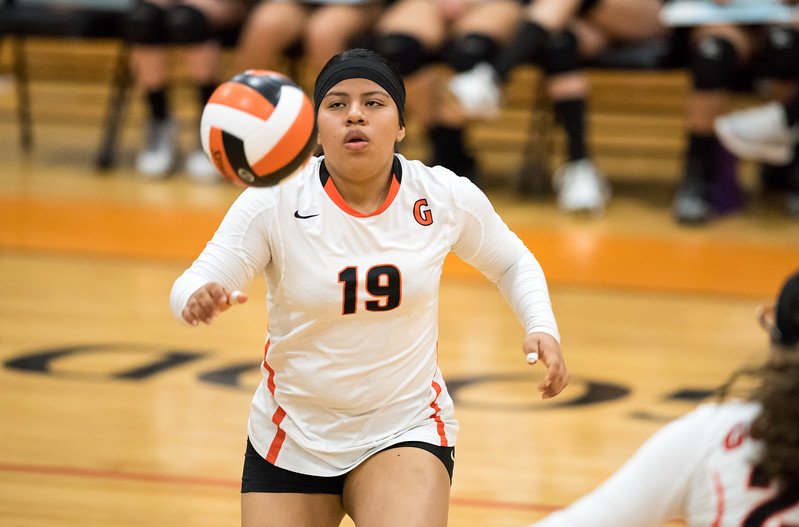 SportsInCT's tweet image. #GoodwinTech girls volleyball rebounds after losing focus in third set, beats #VinalTech goo.gl/UwydHg