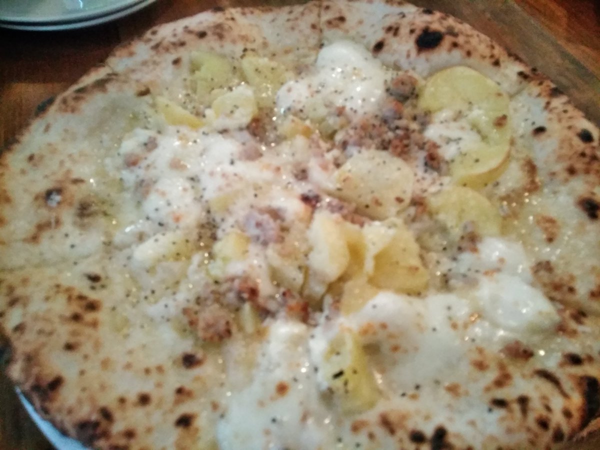 泉絽 シクラメン団長 今日は Tｅｔｏｔｅさんで ピザ しかも 食べたかったパタータが今日のピザだった これで 一日頑張れるぞー 恵比寿 ピザ ランチ