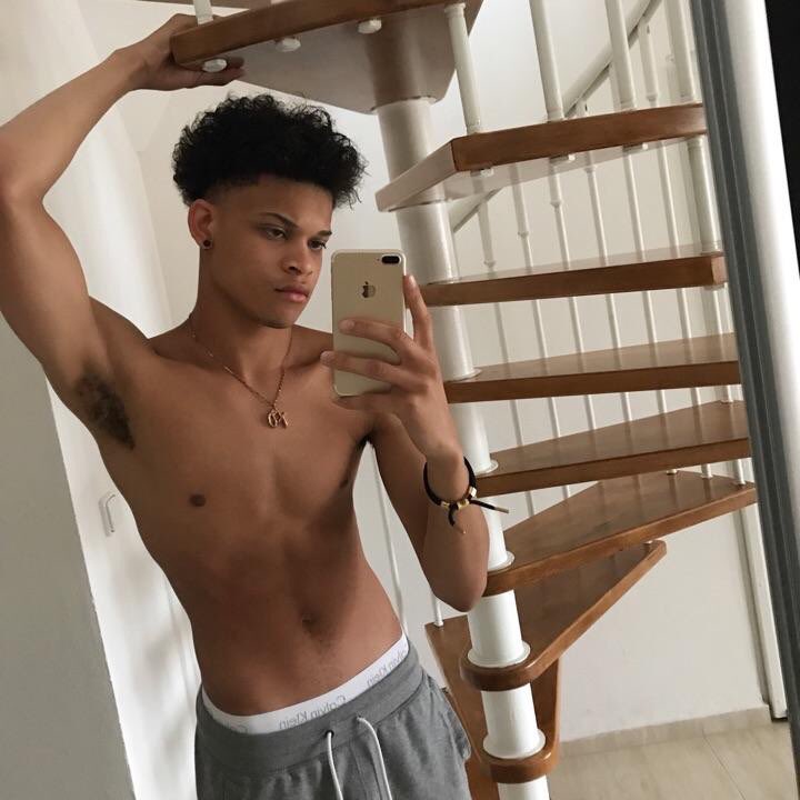 Come thru 😛 #FeatureMe #Lit#Liveme Andrew Fontenot: liveme.com/media/liveshor…