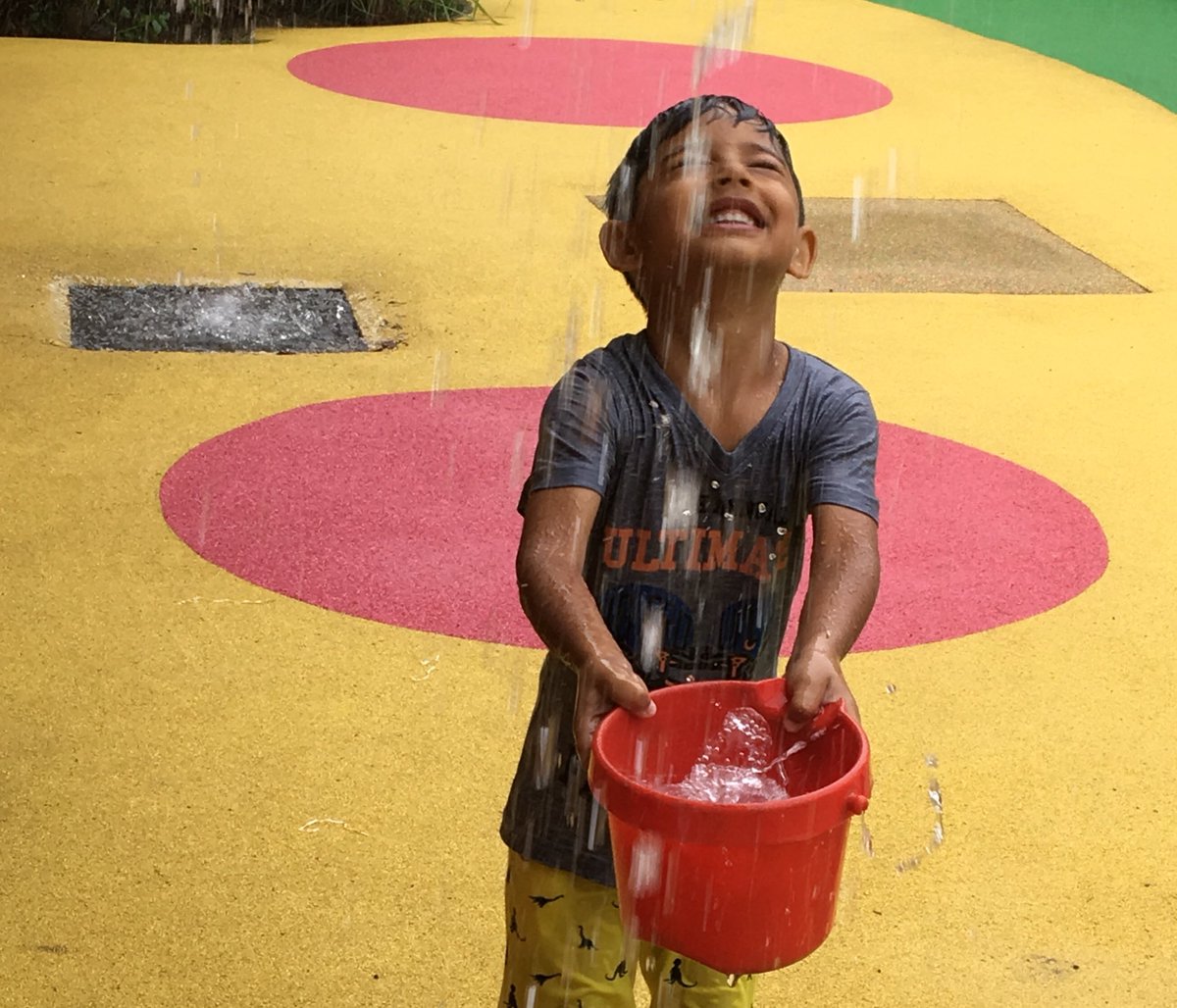 henk_vanmourik's tweet photo. #playbasedlearning in the rain @ISPPCambodia You can’t always plan your provocation #pypchat #earlyyears https://t.co/Dk3RcxwSTo