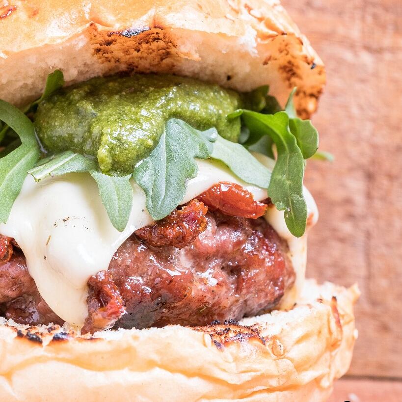 desordenpublico's tweet photo. Hamburguesas "Bululú" para todo el que esté en Madrid ¿Quién se anota? @BululuBandC https://t.co/wmcHDRgahS