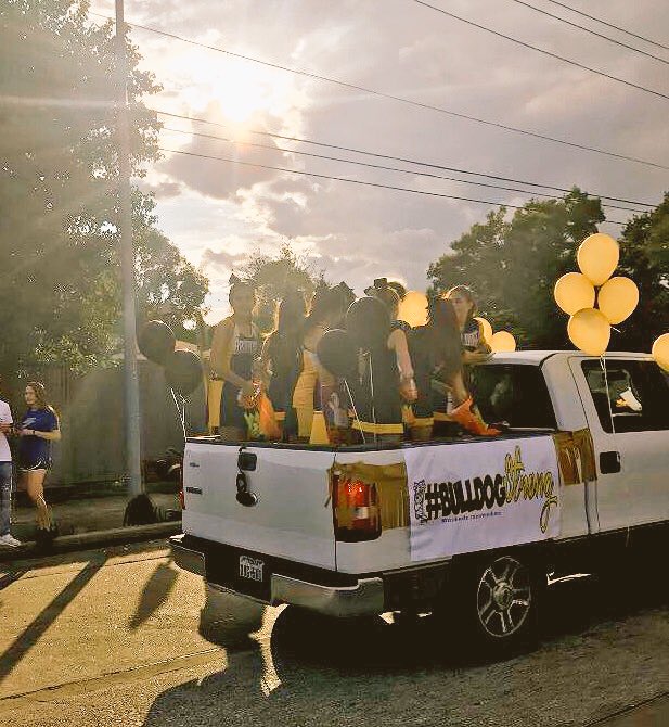 BIS_Beauties's tweet photo. 🙌🏽Check out the"truck limo" blinged out just for BIS_Beauties !!!Cheer parents made it happen.  💛🖤 Go @CBWolverineFB ❤️🖤#BrookOverFalls https://t.co/RWJAs5lPbv