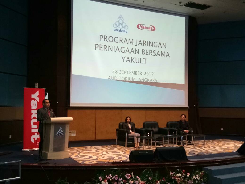 ANGKASACoop's tweet photo. Sekitar Program Jaringan Perniagaan Bersama Yakult yang akan menjadi projek perintis kepada pasaran Koperasi Sekolah.
#ANGKASACoop https://t.co/Kriu8YOmMG