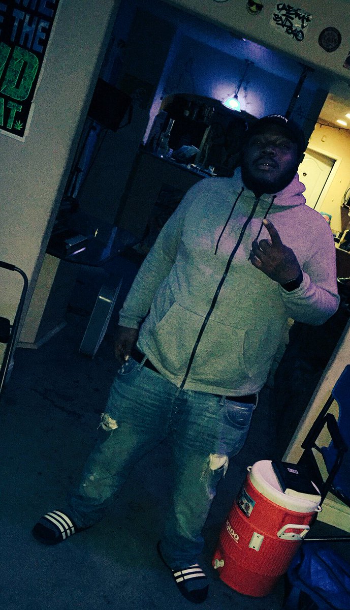 shmoplifelouie's tweet photo. #Shmopboy https://t.co/aIJyGhigZu