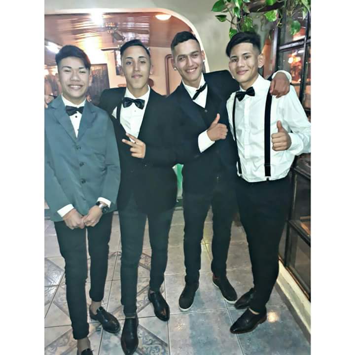 MoraAlexis02's tweet photo. Mis hermanos, los quiero mucho siempre con ustedes💸🔥 https://t.co/JQznOMYM2Y
