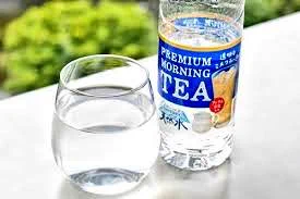 透明のミルクティー？職場でも飲める様にした背景がつらいｗｗｗ