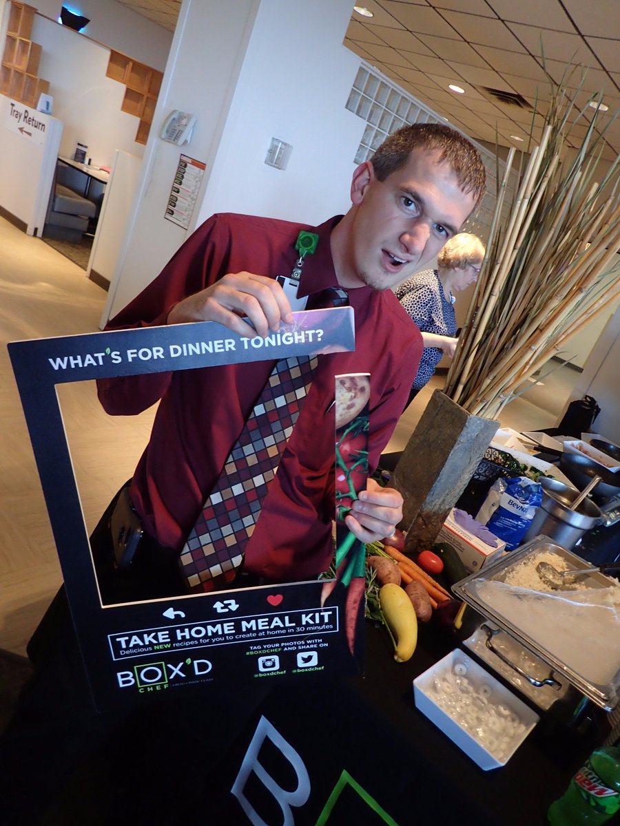 boxdchef's tweet photo. 4000+ miles now and our selfie boards in bits - thanks for the super glue Chris @elioruk @Elior_Group https://t.co/bSBjYPqYXU