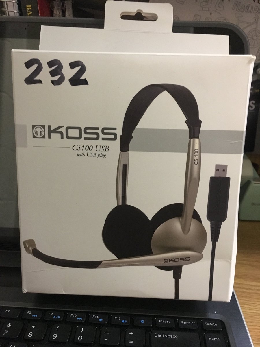 dani_vanlaten's tweet image. And the headphones are back for some more recording work! #troll209