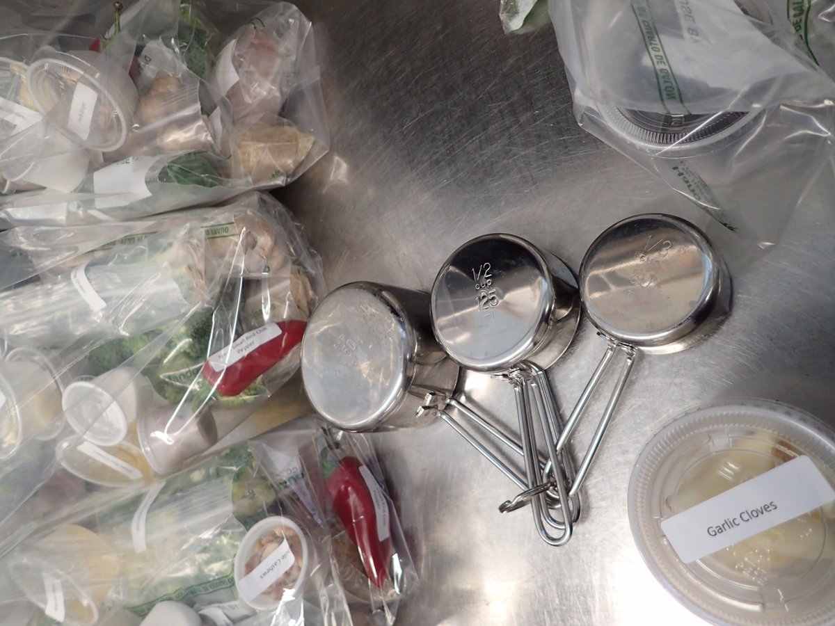 boxdchef's tweet photo. Our Cura team hard at work BOXing up today's meal kits - great job guys and gals 
@elioruk @Elior_Group Fresh Made Easy https://t.co/xxgKNjzkqg