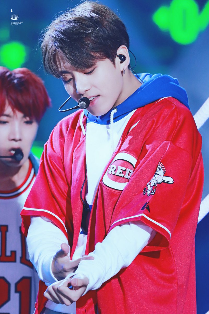 Dreamkiller_jk's tweet photo. 170924 대전 인기가요

#BTS #JungKook  #JK  
#방탄소년단 #정국 #전정국 #DNA 
@BTS_twt https://t.co/ENjDwNiXng