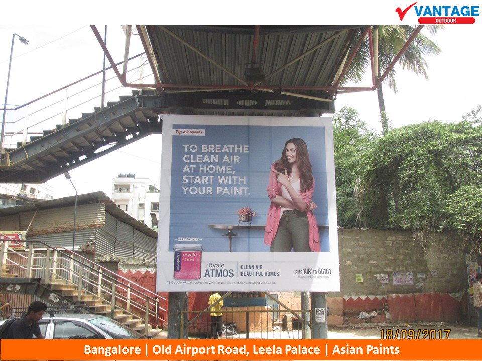 VantageOutdoor's tweet photo. #AsianPaints #RoyaleAtmos SIDE-PANEL Banner @ Old Airport Road, Bangalore. #Advertising #OOH Contact us for outdoor promotion: 044-26213757 https://t.co/volsxYSHF9