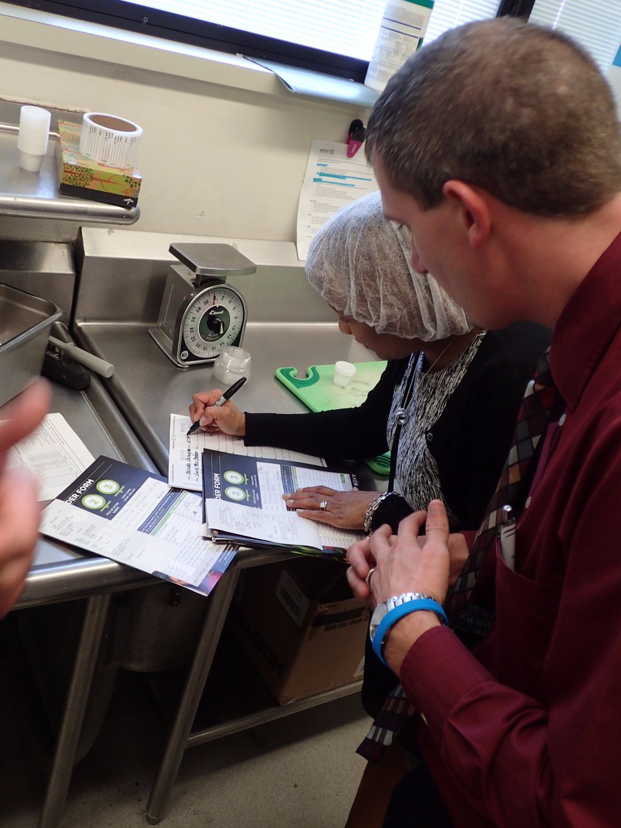 boxdchef's tweet photo. A sneeky peek behind the scenes at Jefferson Hospital - BOXing up our famous Kung Pao Chicken at @AHNtoday @elioruk @Elior_Group https://t.co/eLnooRuSgA