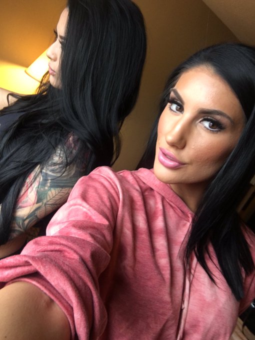 i actually copied her pic idea but yes we're awesome @kj_fetishmodel https://t.co/ZSngzqmA6G