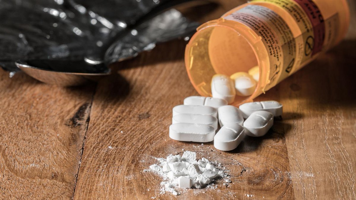 vicehealth's tweet photo. It's time to stop calling people 'addicts' https://t.co/b9aS4aBLNz https://t.co/81iFgbYduX