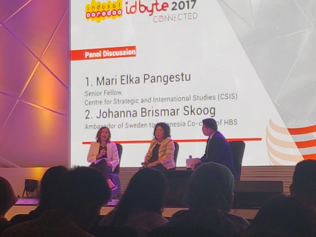 septainigo's tweet photo. Really good session about "connected women" in tech. Lots of stats and solutions for gender equality in the industry #IDByte2017 https://t.co/Tnj3dRkOey