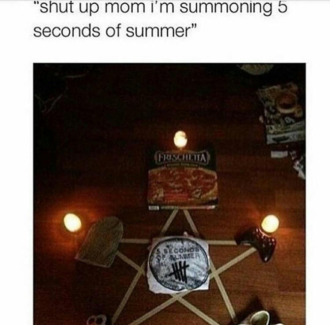 PastelCliffcrd's tweet photo. Brb gotta summon @5sos @Luke5SOS @Michael5SOS @Ashton5SOS @Calum5SOS https://t.co/o8PX6TUkPJ