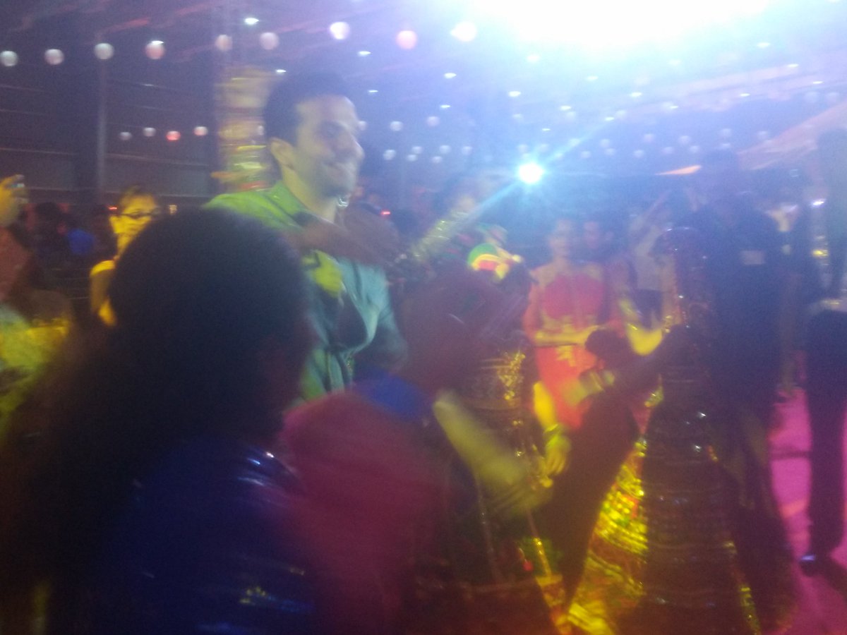 ketanranga's tweet image. Actor @ManitJoura visits @RangiloRe and dances to the #garba tunes with the #crowd #Nesco #Navratri