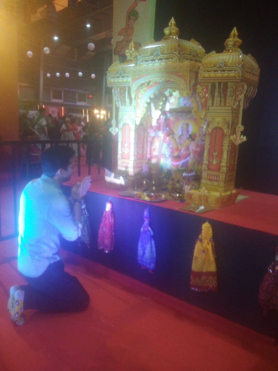 ketanranga's tweet image. Actor @ManitJoura visits @RangiloRe and dances to the #garba tunes with the #crowd #Nesco #Navratri