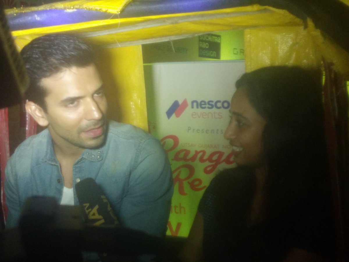 ketanranga's tweet image. Actor @ManitJoura visits @RangiloRe and dances to the #garba tunes with the #crowd #Nesco #Navratri