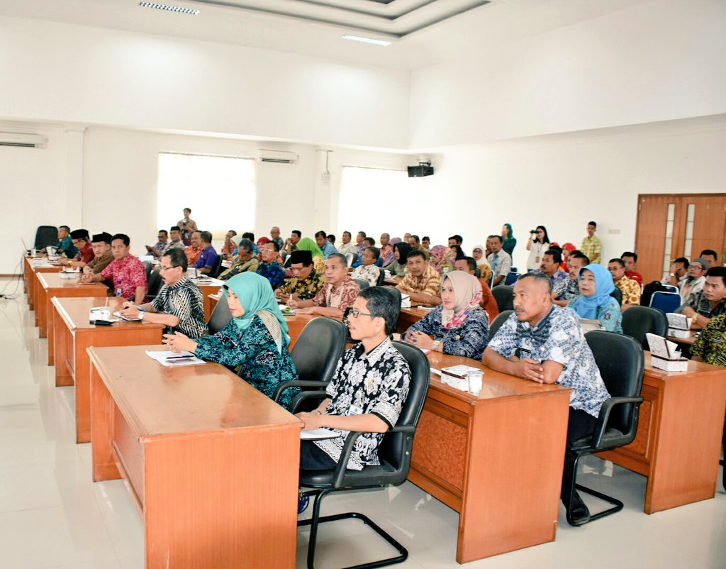 kominfopdglng's tweet photo. Bupati @irnadim99 Membuka Acara Sosialisasi Implementasi Undang-undang No.14 Thn 2008 Tentang Keterbukaan Informasi Publik Di Oproom Setda https://t.co/Zjru3gy6a5