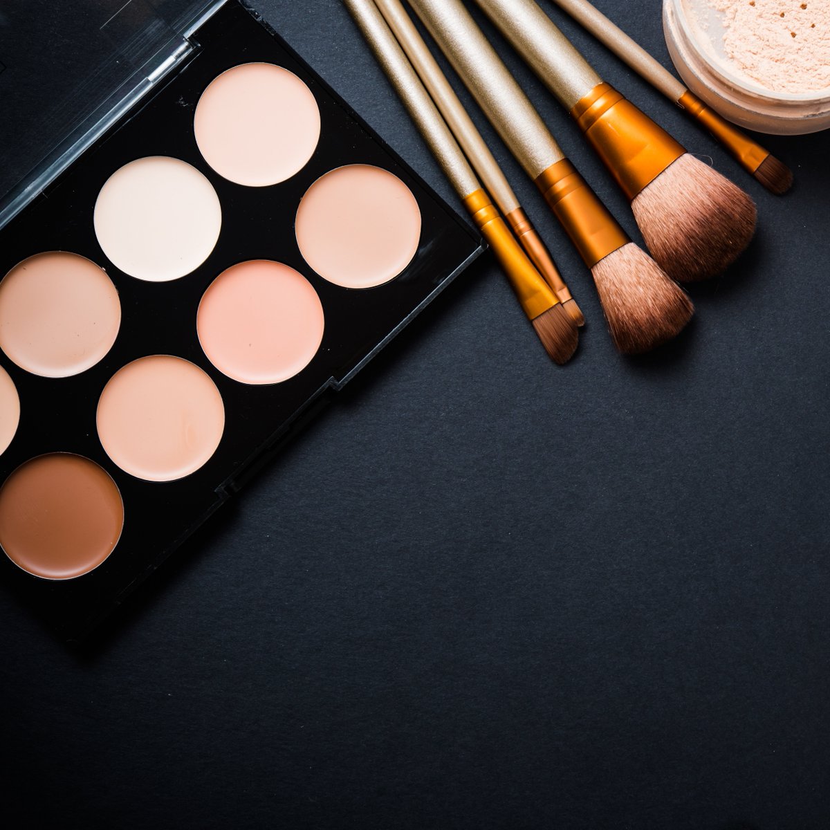 TheRoom_Pune's tweet photo. #Makeup when applied correctly, adds a wonderful elegance to your personality! #THEROOMPune #Pune #workshop #indulgence #luxury #lifestyle https://t.co/1QPfcszvdB
