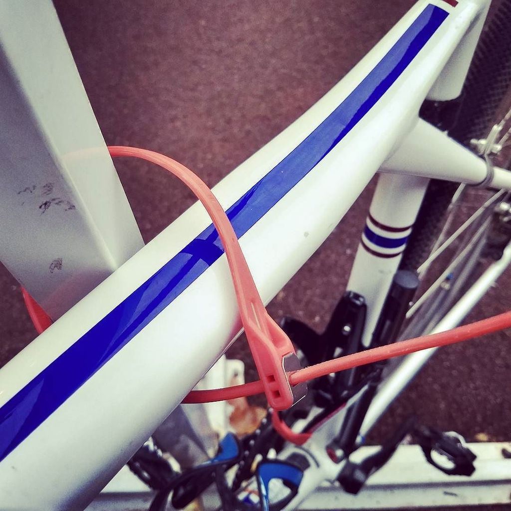 WeelzFr's tweet photo. Arrêt minute très rapide. Pratique ce #ZLok de chez #Hiplok
#velourbain #solutionvelo #velotaf #surmaroute #mobil… https://t.co/4GlAO1Q6ZO https://t.co/rU86QHNFAW