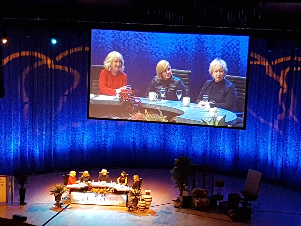 stacey1parris's tweet image. #womanofvision #theGlasscliffYEG