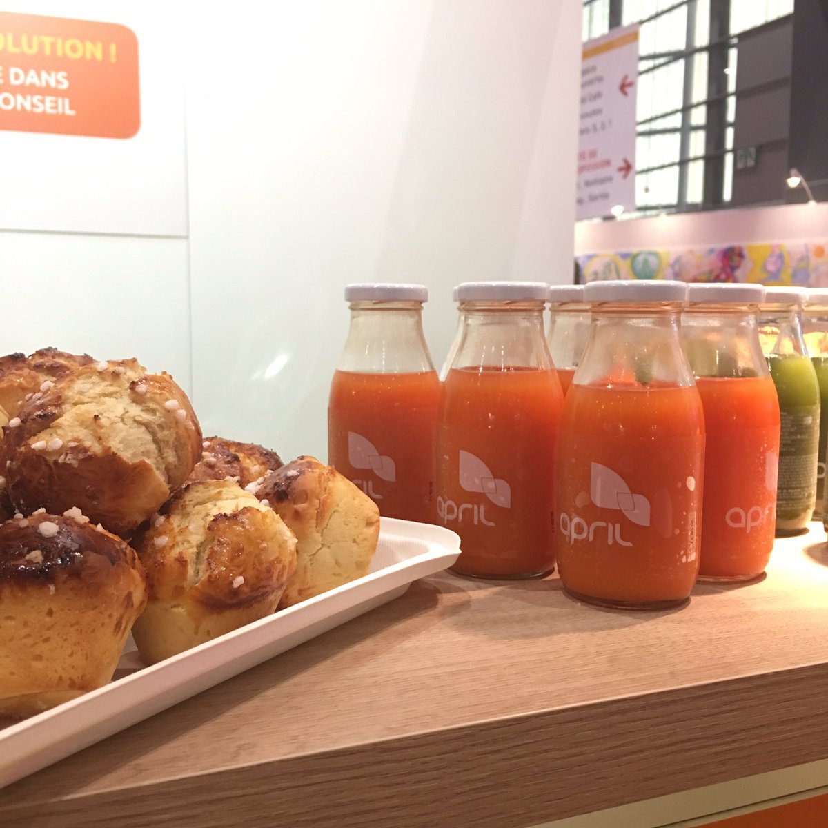 oscaretceleste's tweet photo. 🍂😋Deux jours intenses pour régaler le stand @AprilAssurance pendant le congrès de l'ordre des experts comptables à @LilleGrandPalai #lille https://t.co/KXT0pqOkur