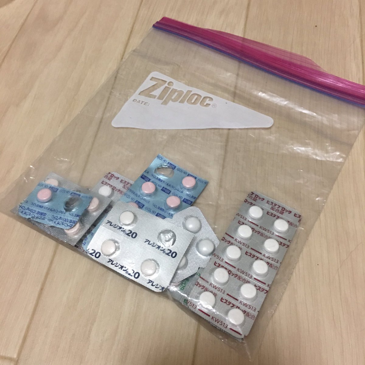 ぺぺ ばらばらになりがちなお薬をまとめて保管 O ジップロック活用 ぺぺ ばらばらになりがちなお薬をまとめて保管 O ジップロック活用