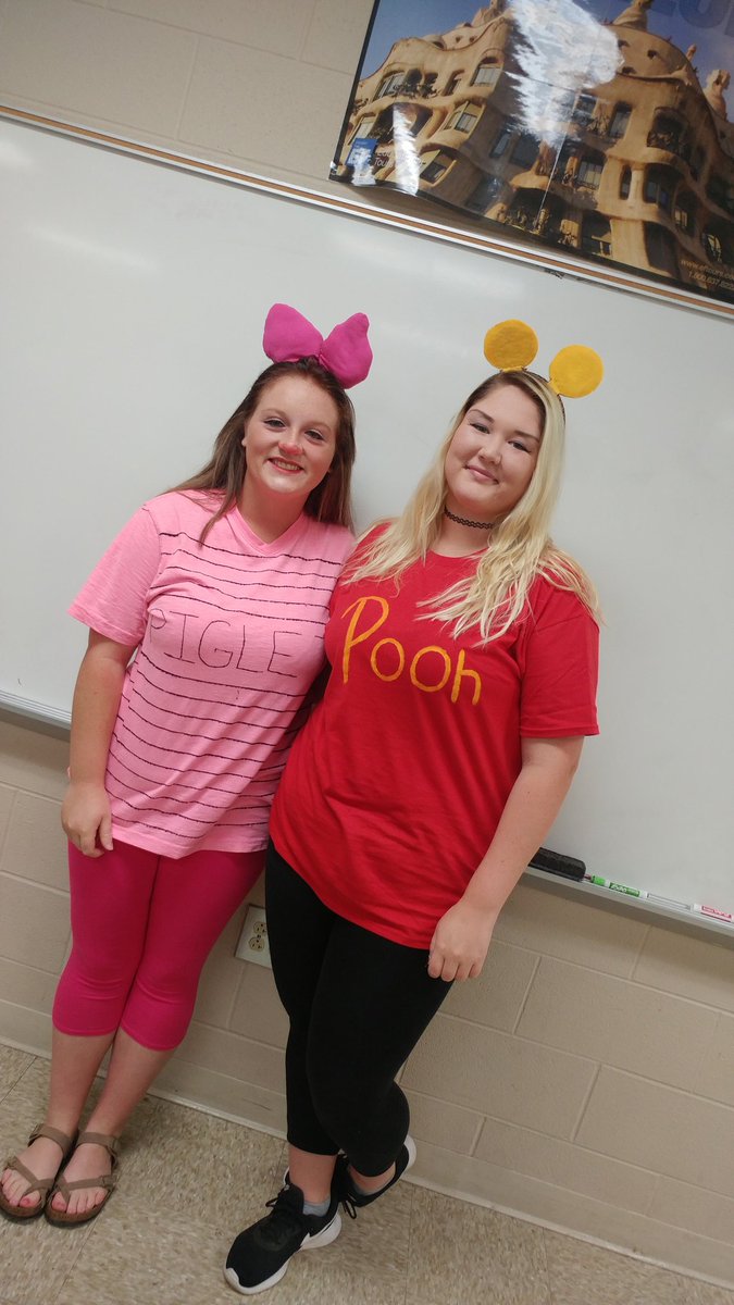 Eagle_YB's tweet photo. DHS homecoming! #poohandpiglet https://t.co/8fZdSS5d8z