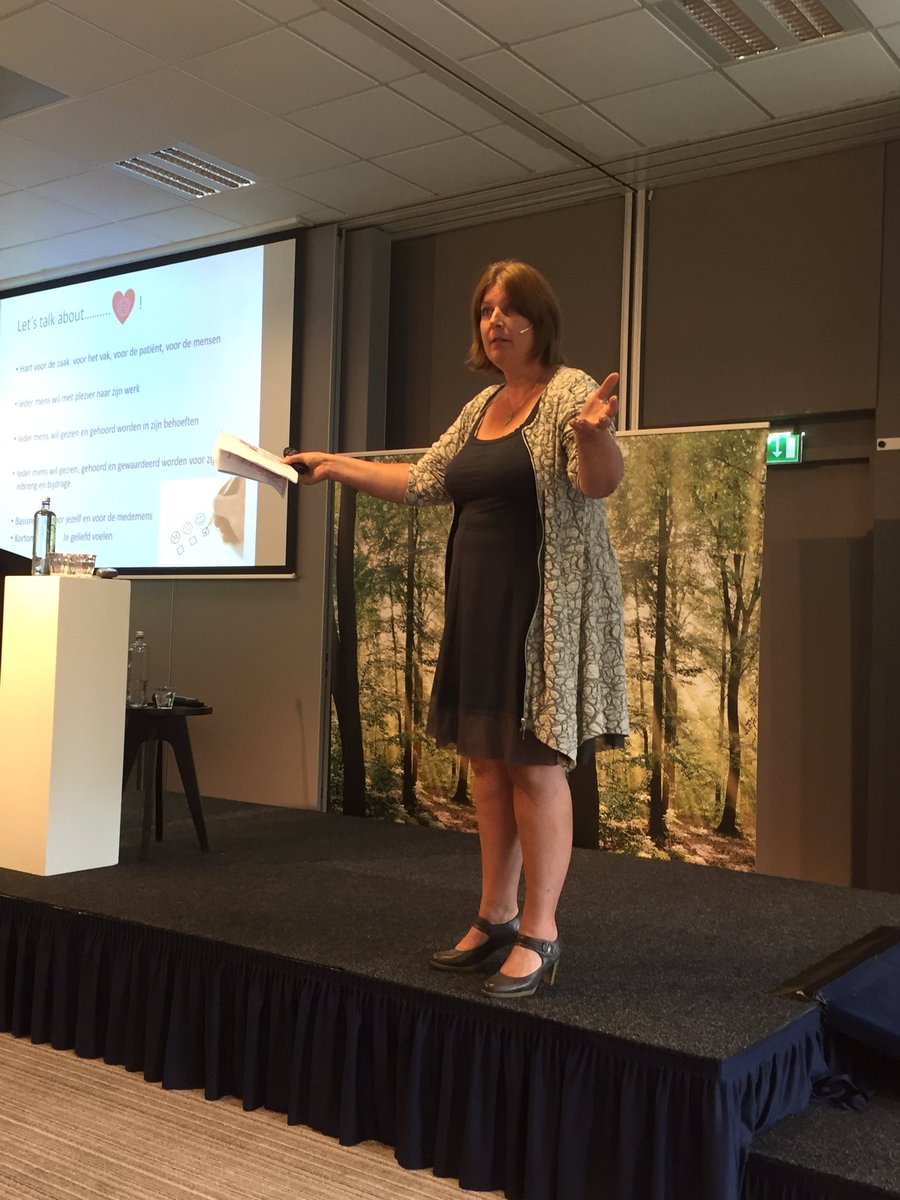 OKmanagers's tweet photo. Vijf vormen van liefde in je werk! @martinepunt #nvlocongres2017 https://t.co/gl9BmNpcSF